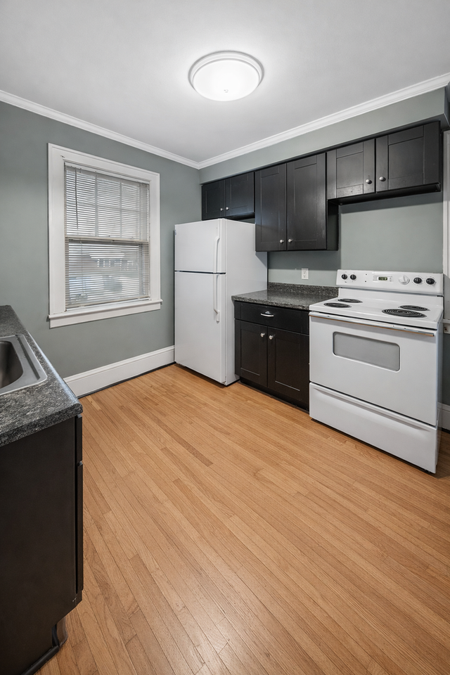 811 Snelling Ave N - Photo 7 of 16