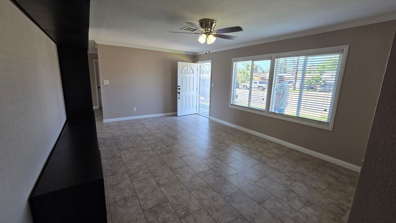 901 Elkelton Blvd - Photo 3 of 29