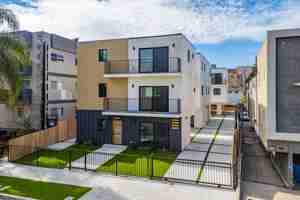 featured image of 1237 N Orange Dr