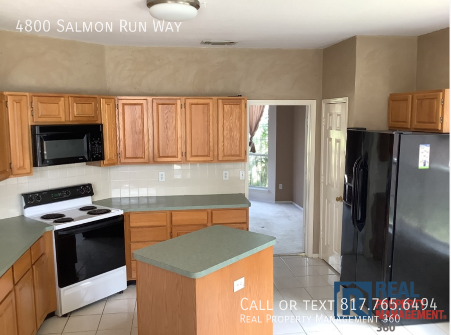4800 Salmon Run Way - Photo 5 of 9