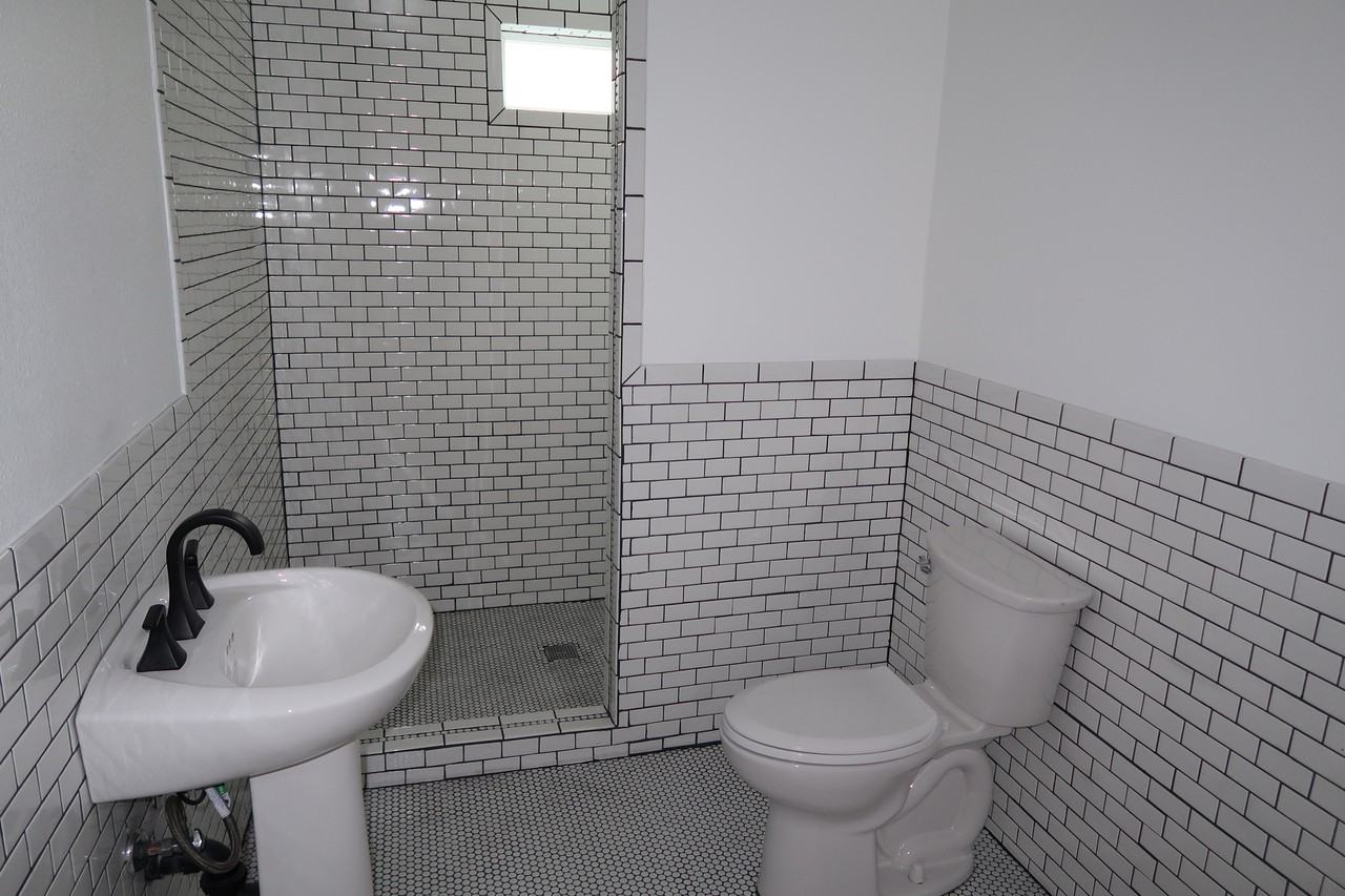 2427 J St #1 - Photo 5 of 11