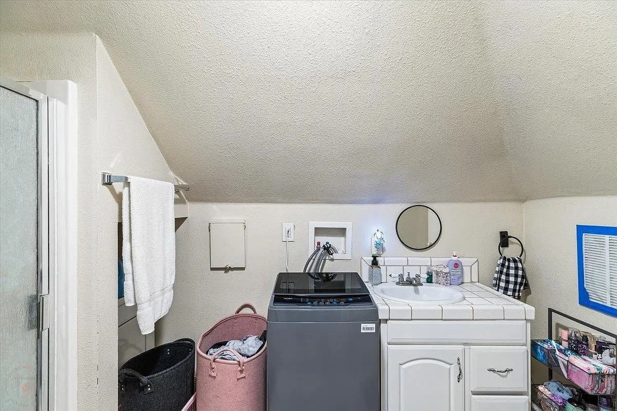 1405 Sacramento St #B - Photo 3 of 7