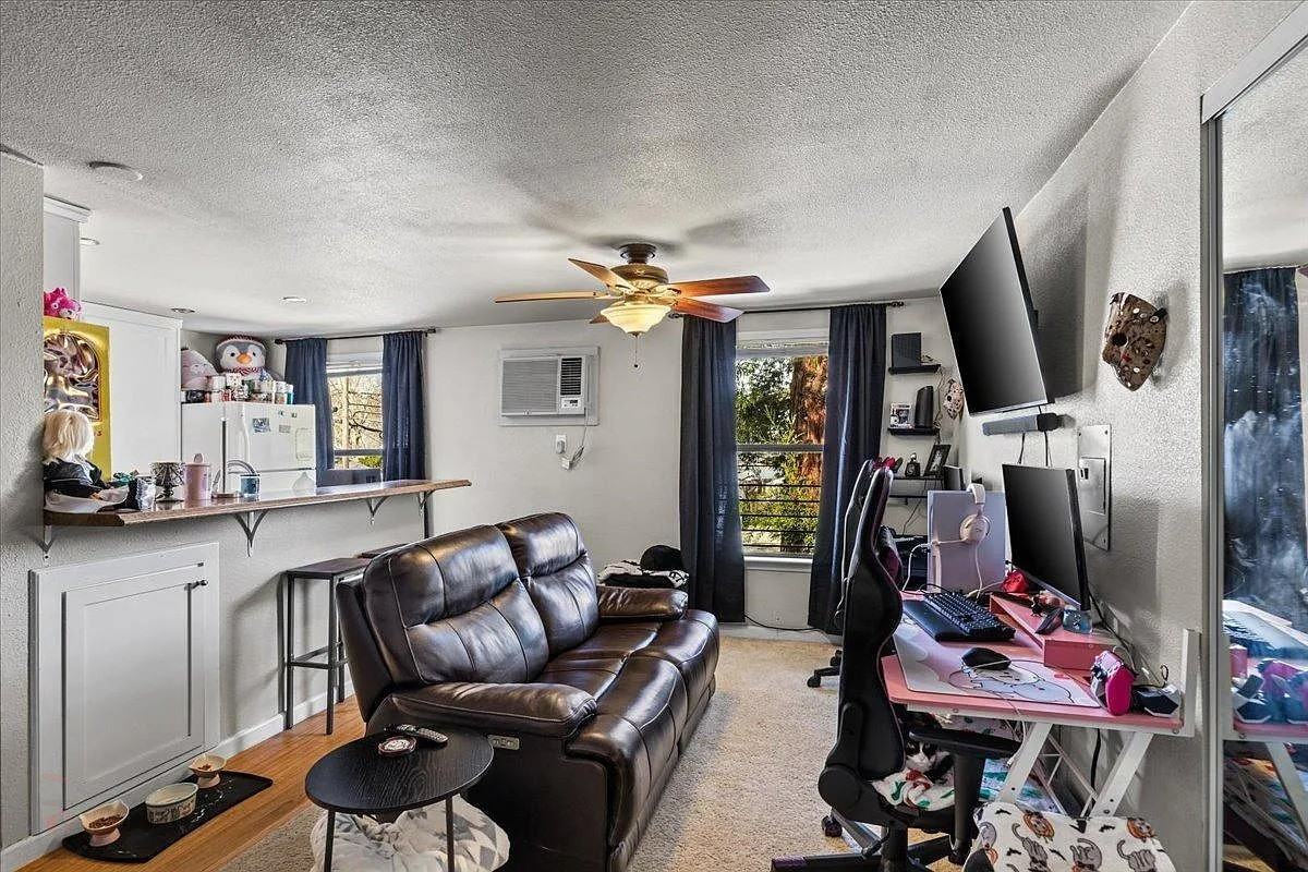 1405 Sacramento St #B - Photo 6 of 7