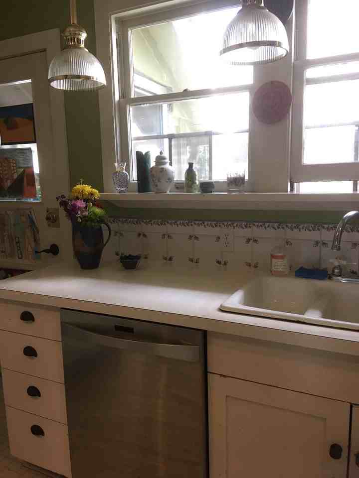 6108 9th Ave Ne #NA - Photo 2 of 5