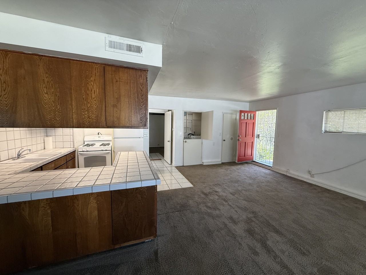 902 Brossard Dr #NA - Photo 3 of 10