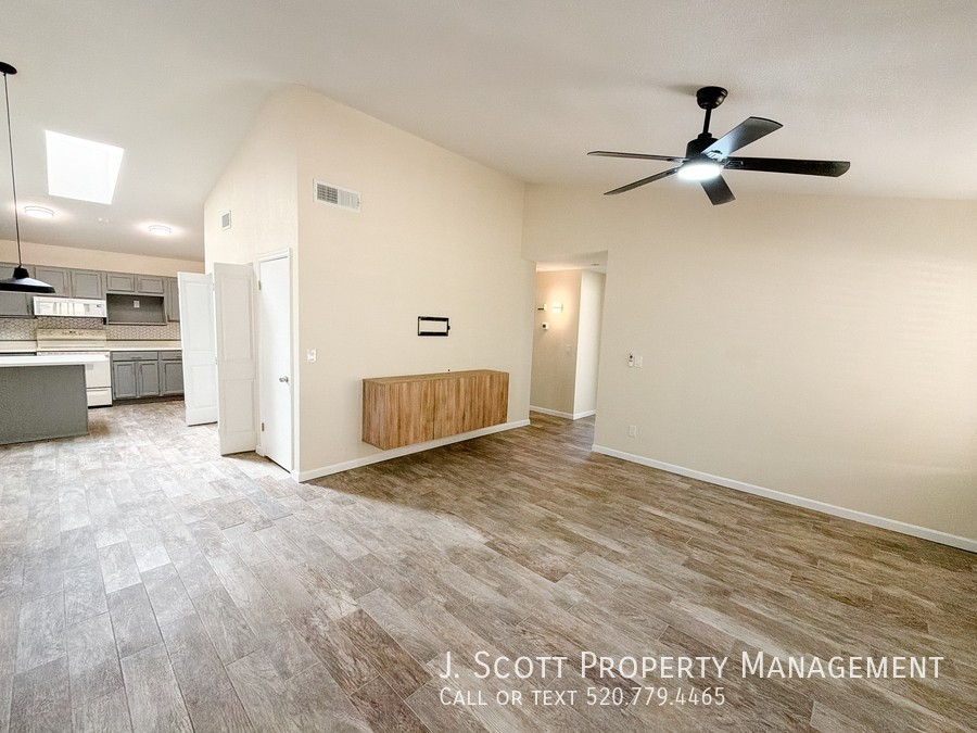 6424 W Becker Ln - Photo 4 of 18