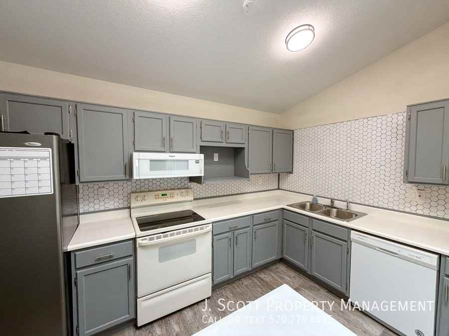 6424 W Becker Ln - Photo 6 of 18