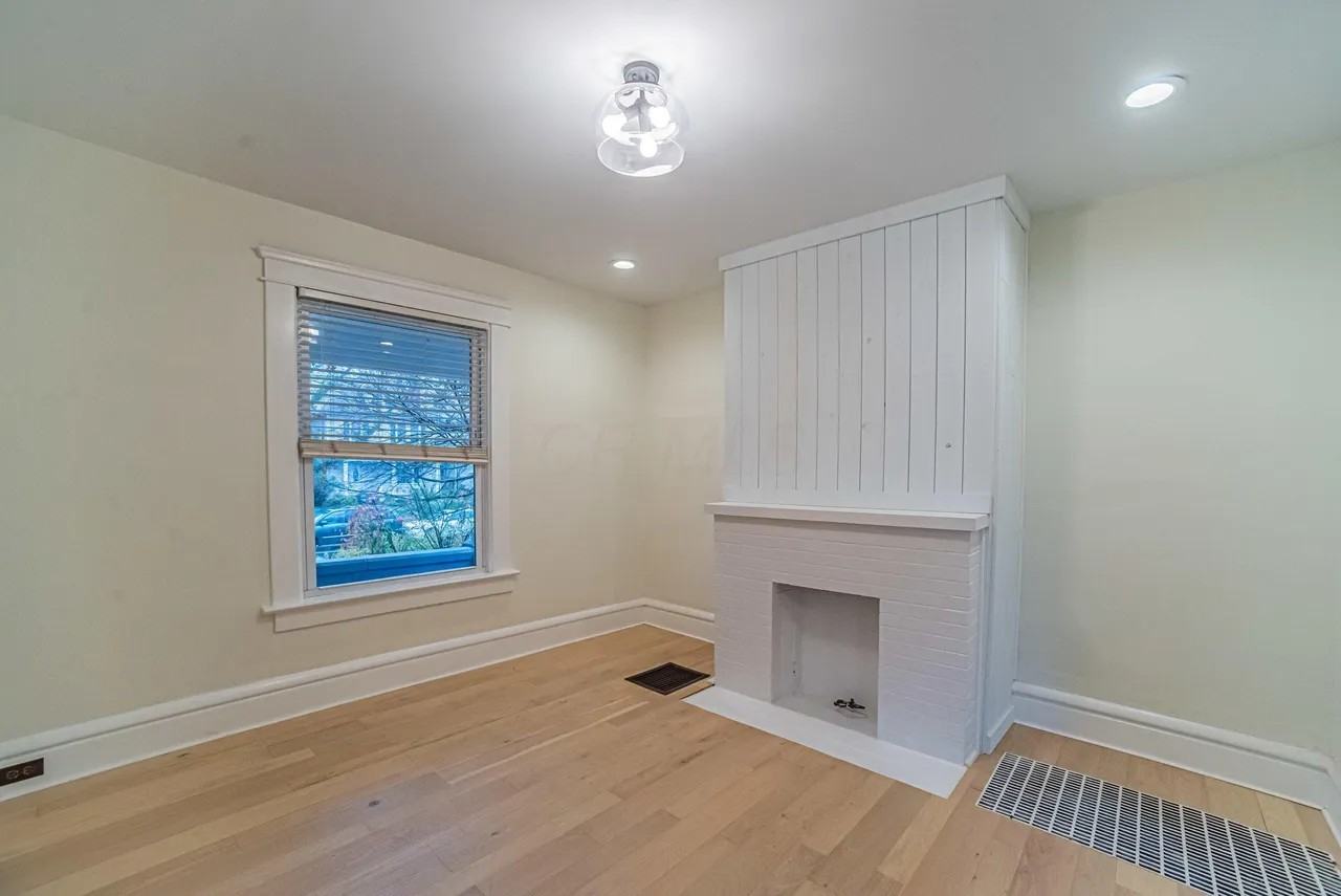 2440 Summit St #NA - Photo 3 of 14