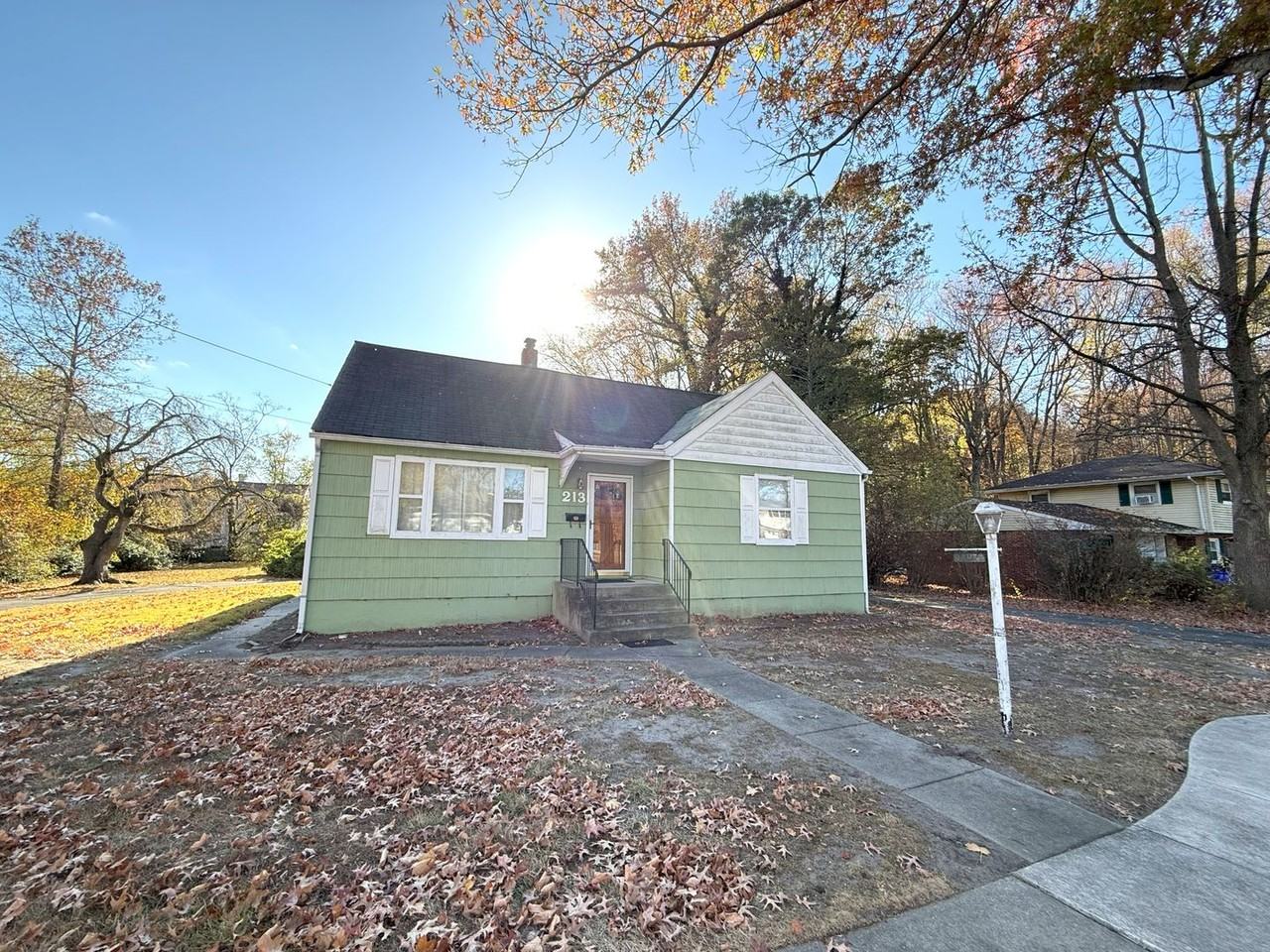 213 Emerson St - Photo 2 of 30