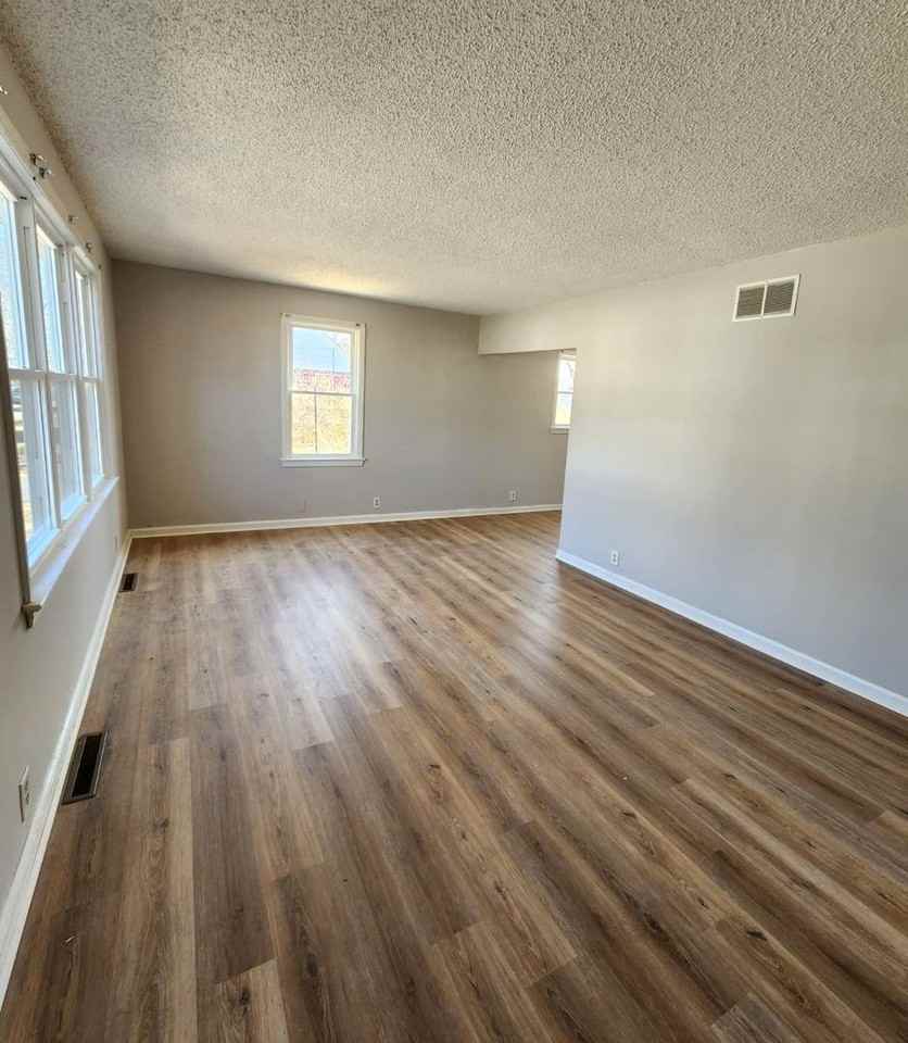 213 Emerson St - Photo 3 of 30