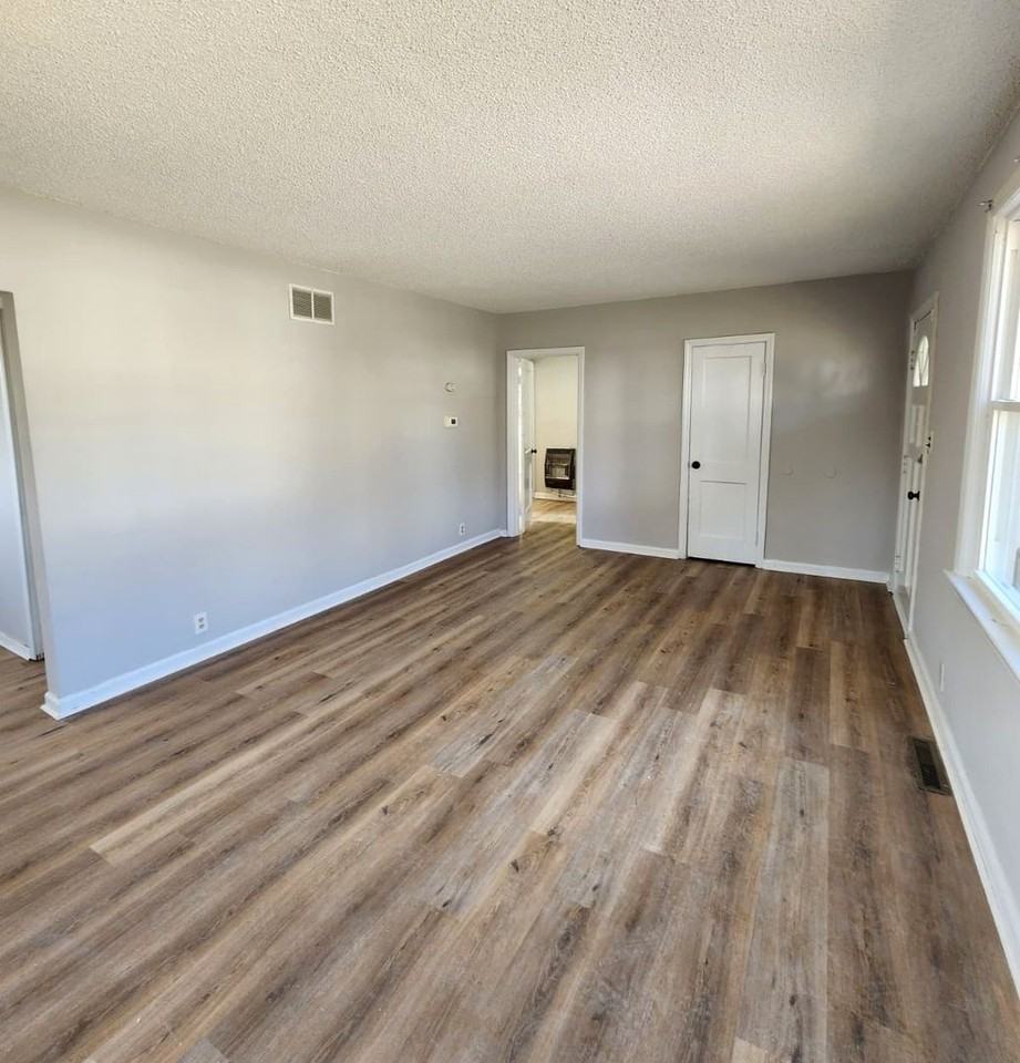 213 Emerson St - Photo 5 of 30