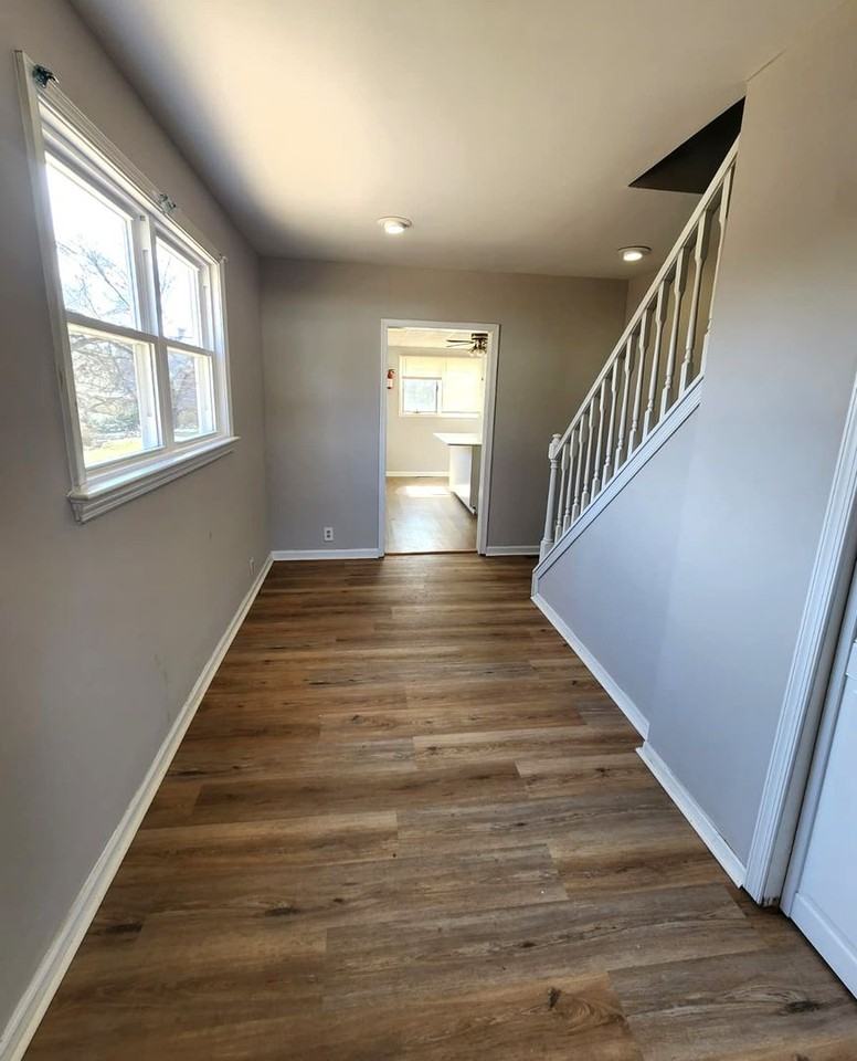 213 Emerson St - Photo 6 of 30