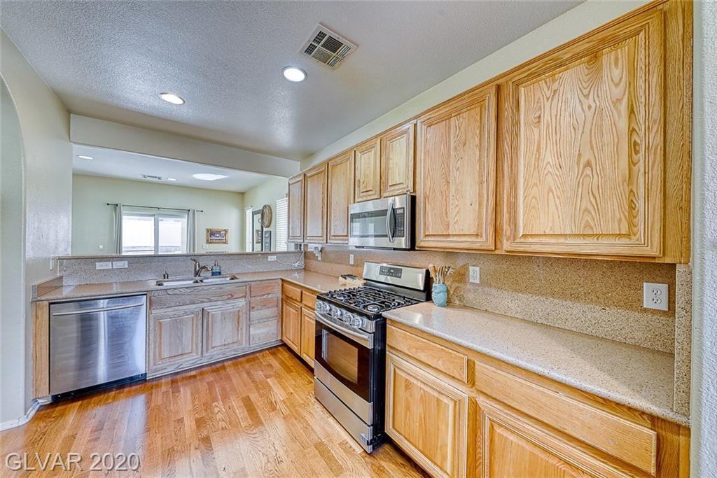 1049 Garnet Ridge Ct - Photo 6 of 32