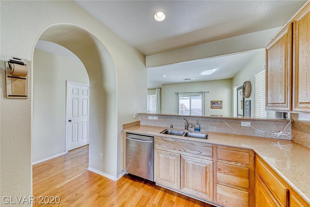 1049 Garnet Ridge Ct - Photo 7 of 32