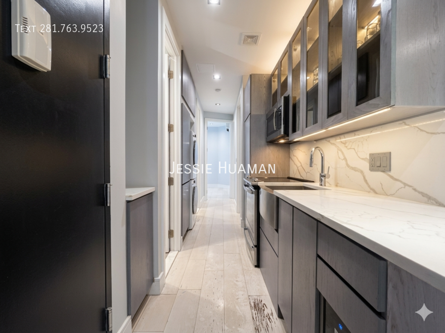 204 E 13th St #C - Photo 4 of 17