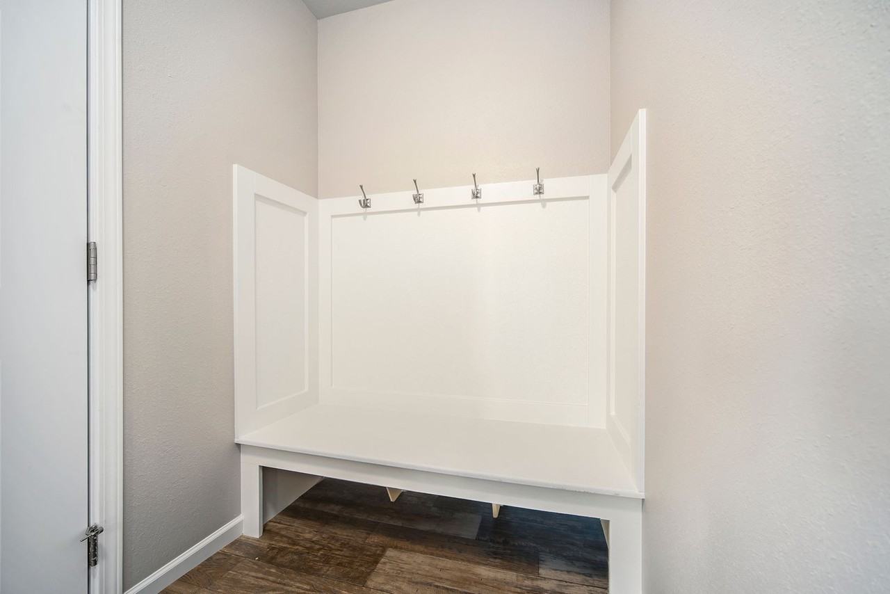 431 Pioneer Dr - Photo 6 of 19