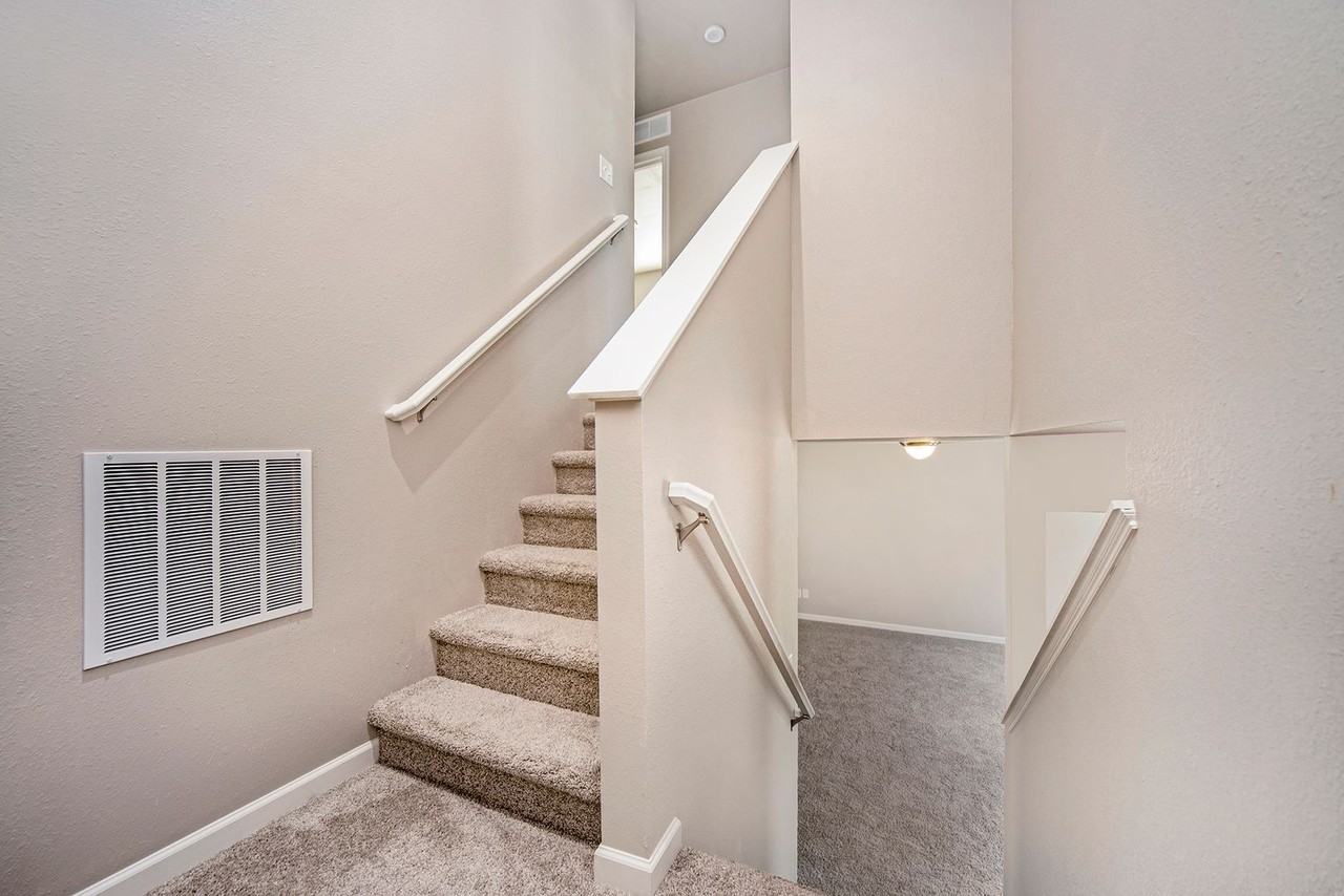 431 Pioneer Dr - Photo 7 of 19