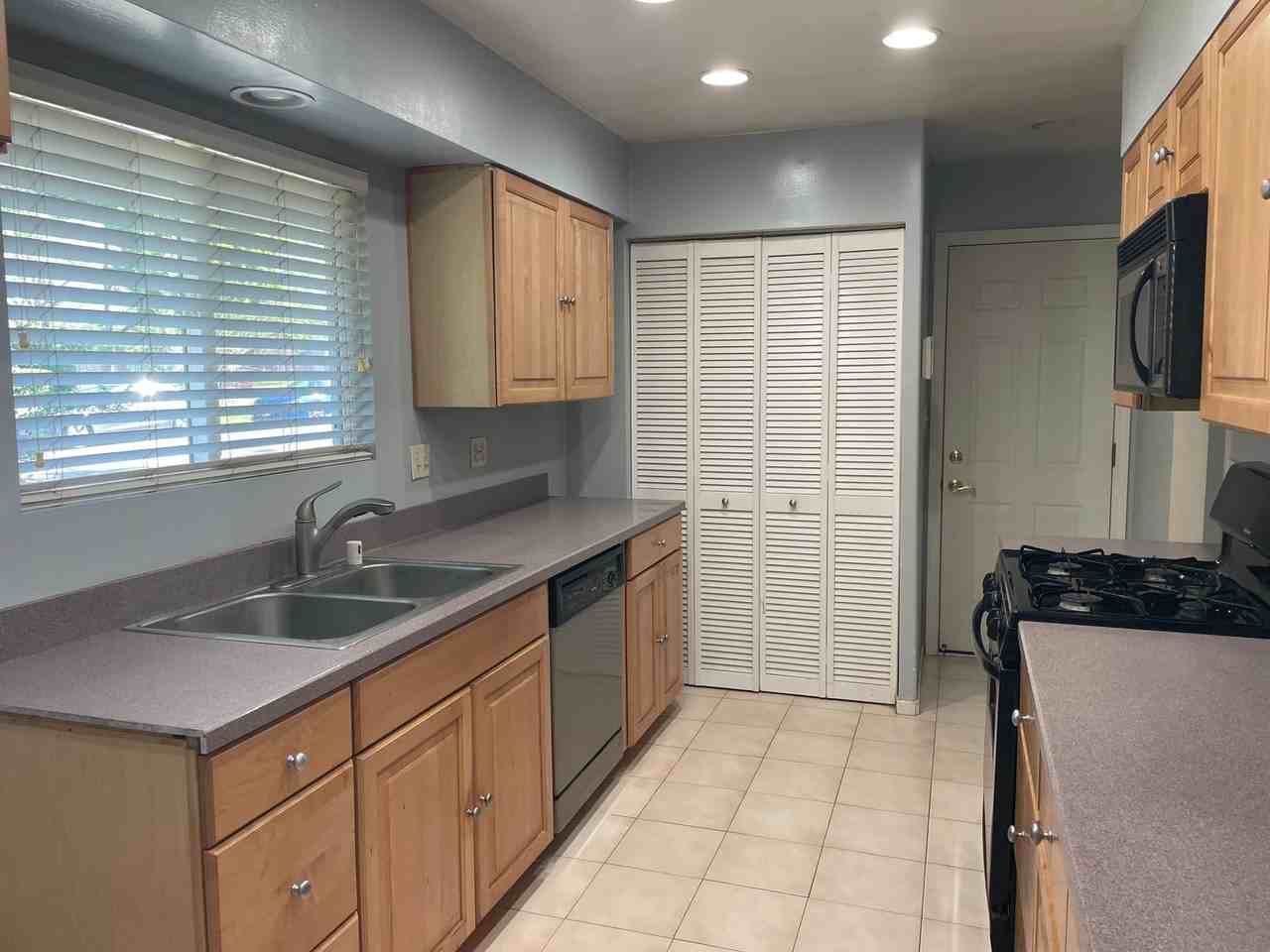 3128 Hempstead Rd - Photo 2 of 14