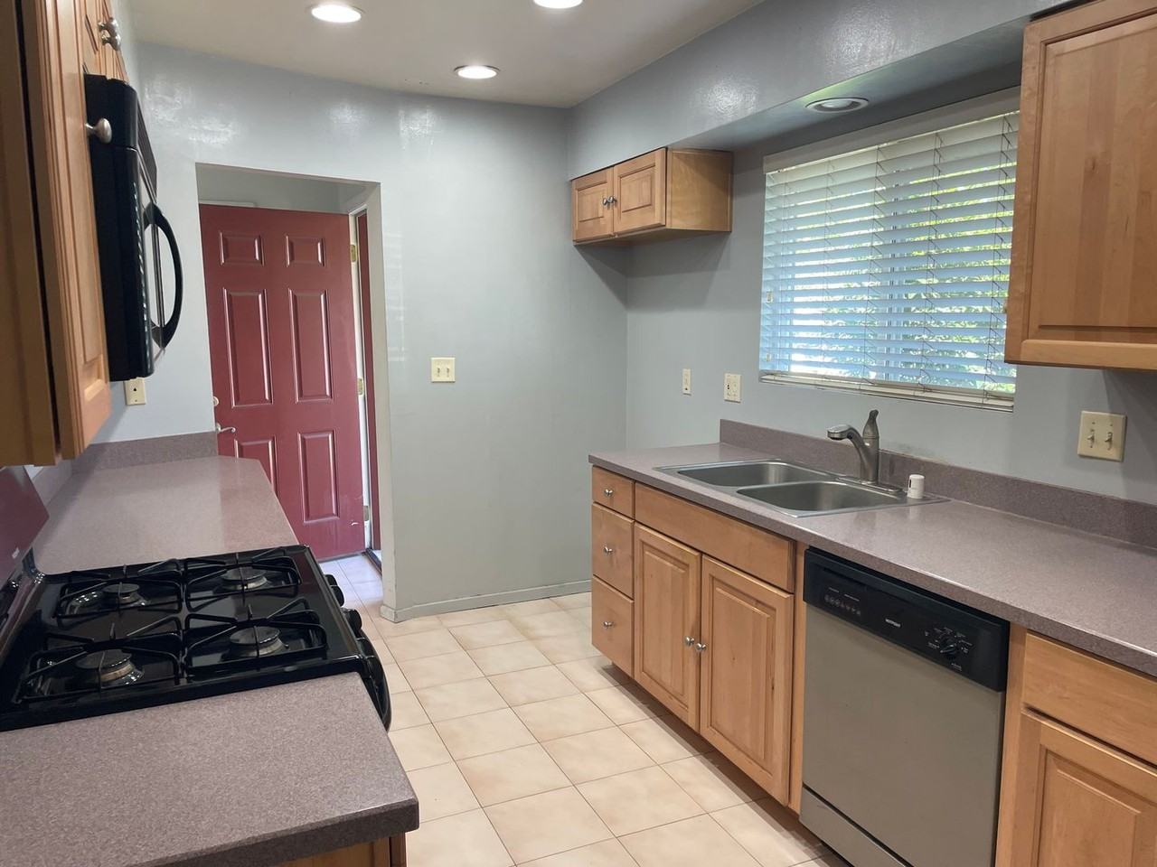 3128 Hempstead Rd - Photo 3 of 14