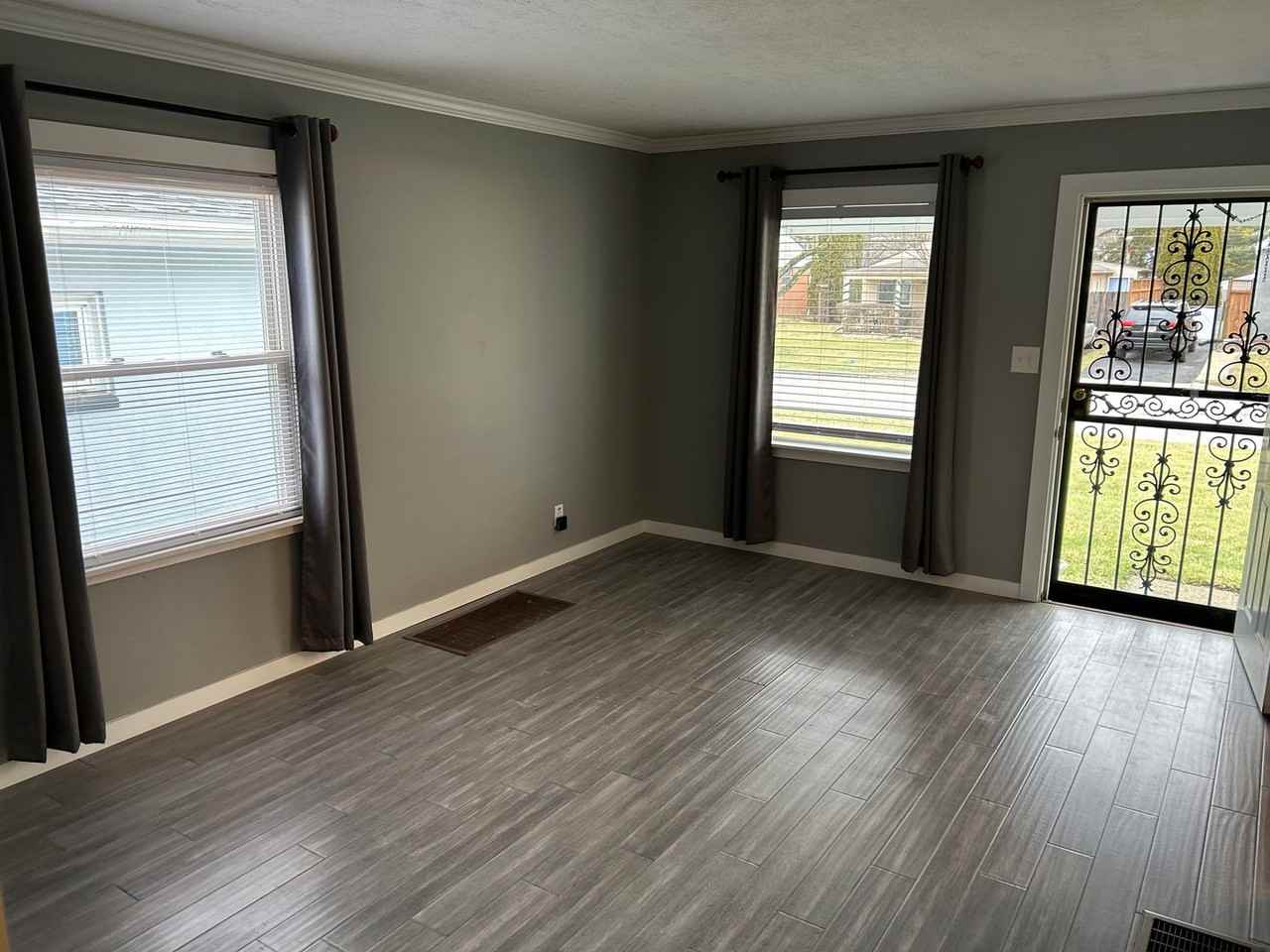 475 W Kanawha Ave - Photo 4 of 24