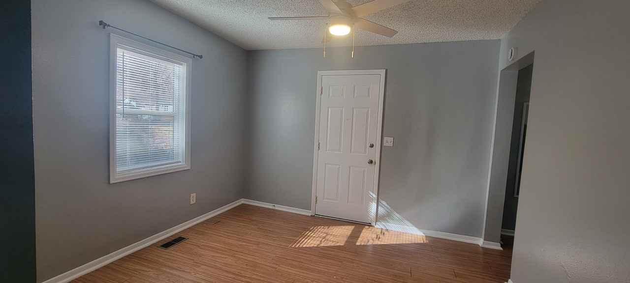 132 132 1/2 Greenwood Ave - 132 Greenwood - Photo 4 of 12