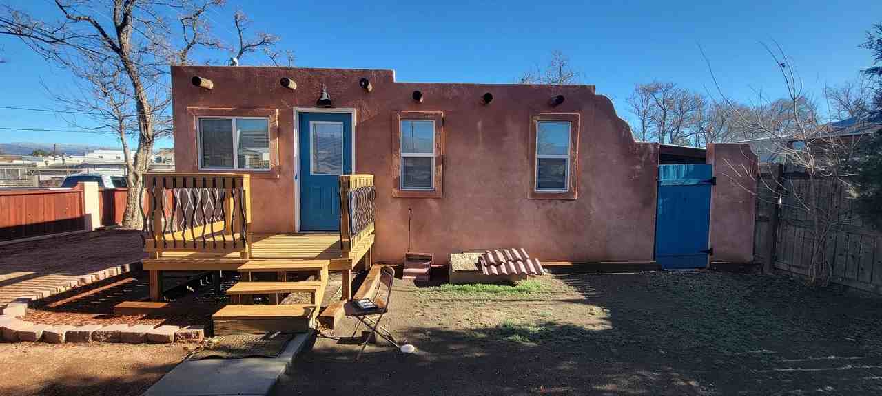 127 Railroad St - Photo 2 of 18