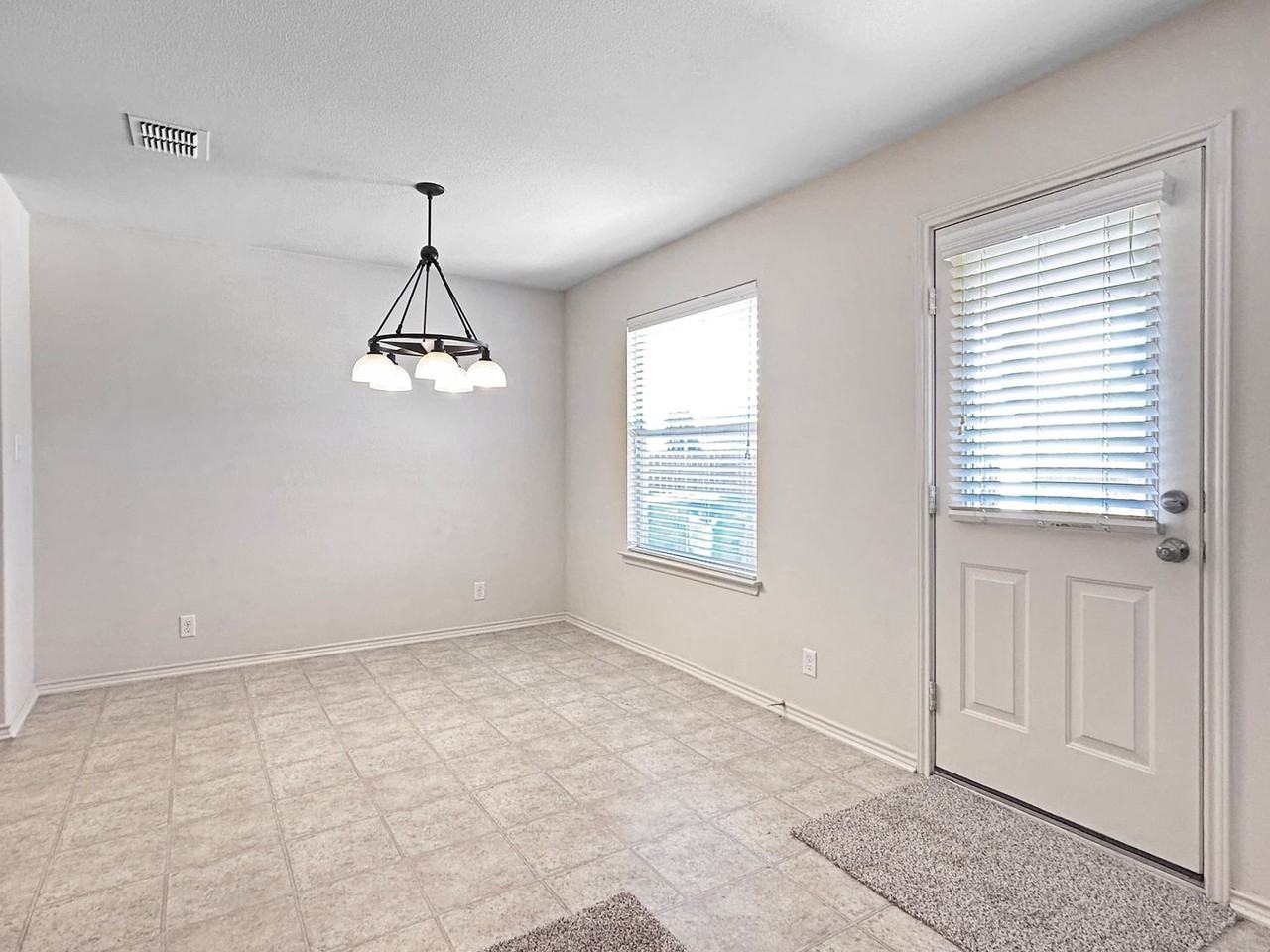 10015 Red Iron Crk - Photo 4 of 24