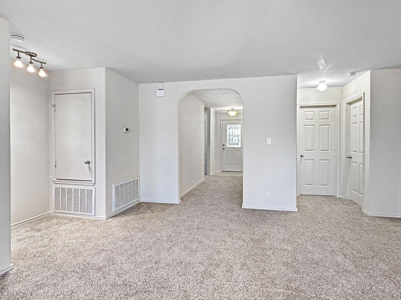 10015 Red Iron Crk - Photo 5 of 24