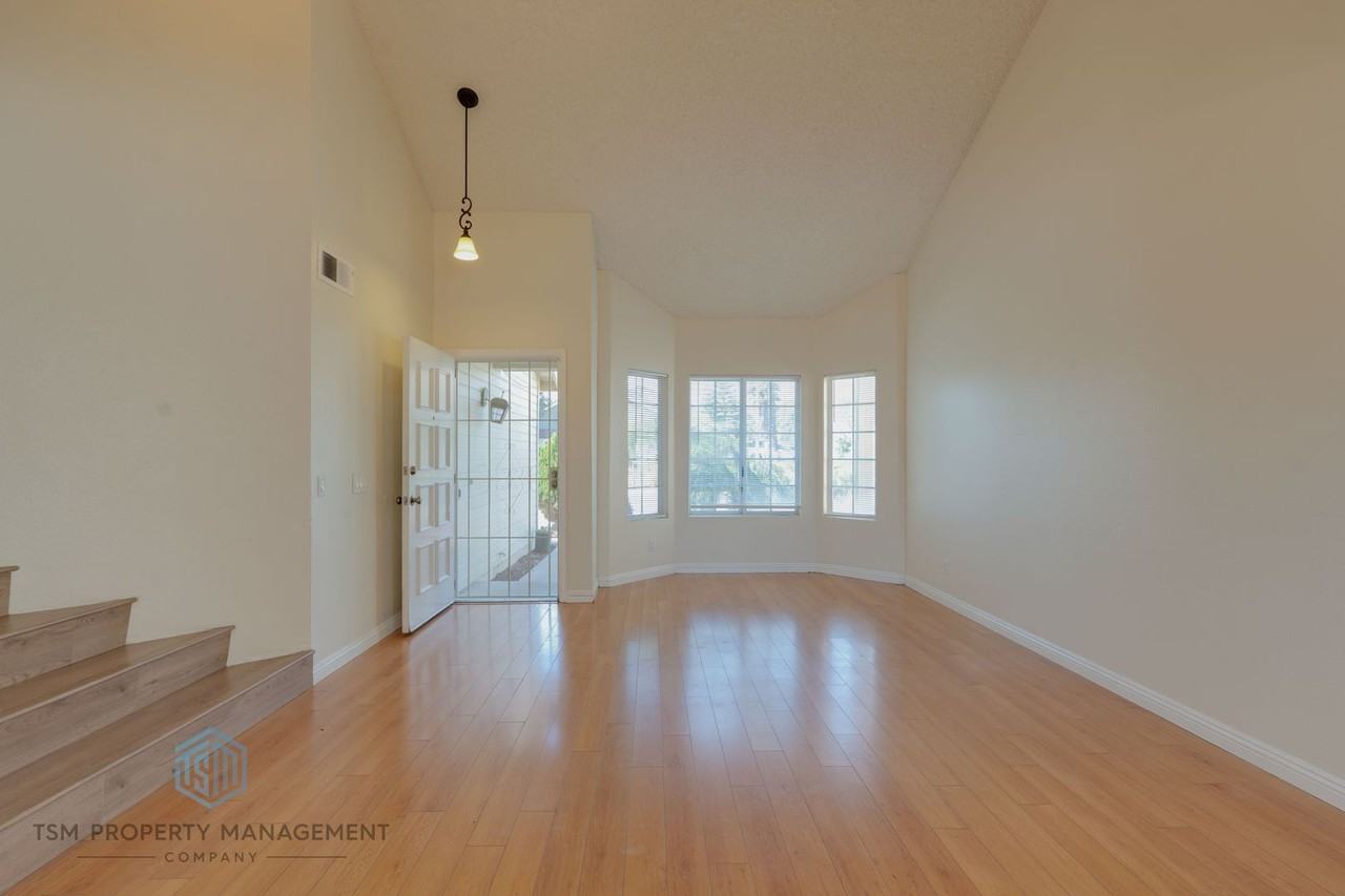 11858 Liverpool Ln - Photo 4 of 19