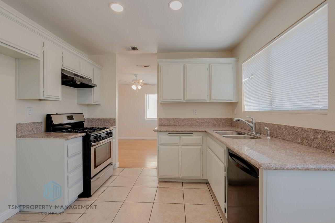 11858 Liverpool Ln - Photo 6 of 19