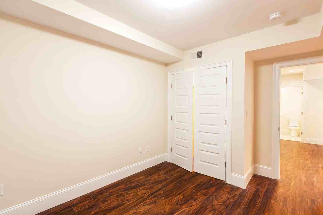 1912 Washington St - Photo 4 of 8