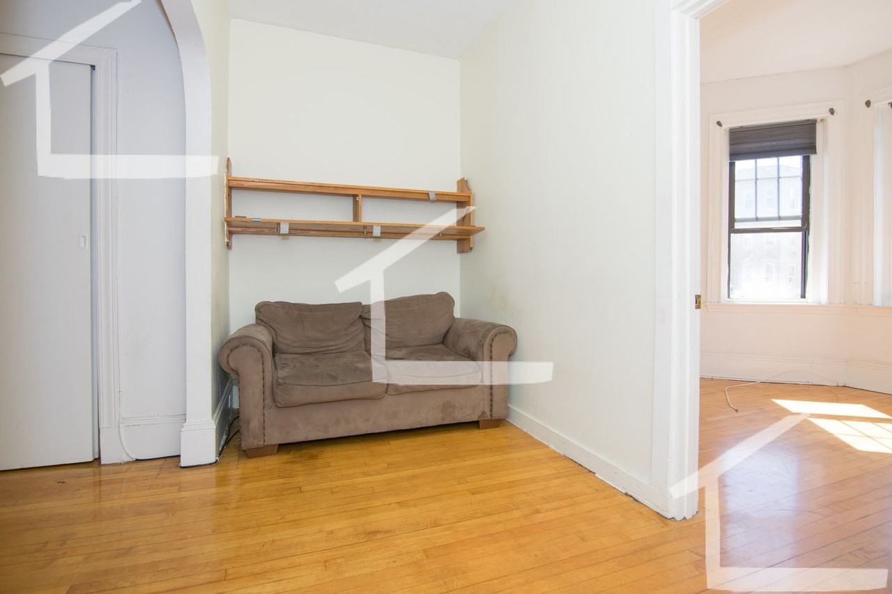 27 Brighton Ave - Photo 6 of 10