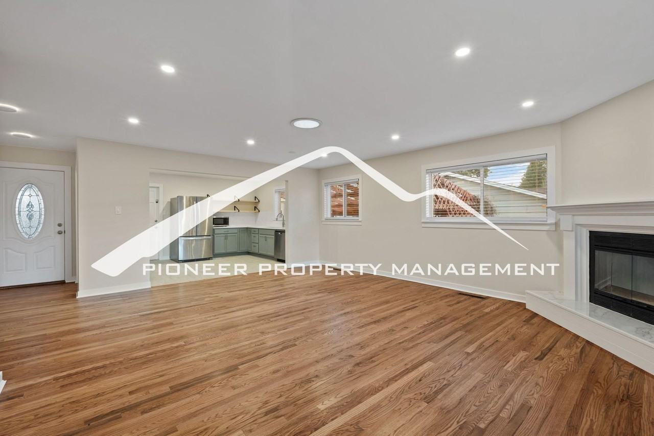 1810 Yuma St - Photo 2 of 26