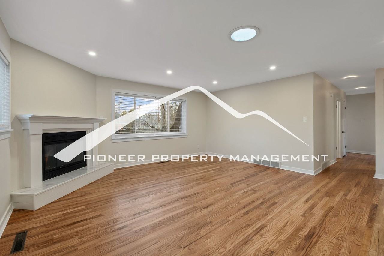 1810 Yuma St - Photo 6 of 26