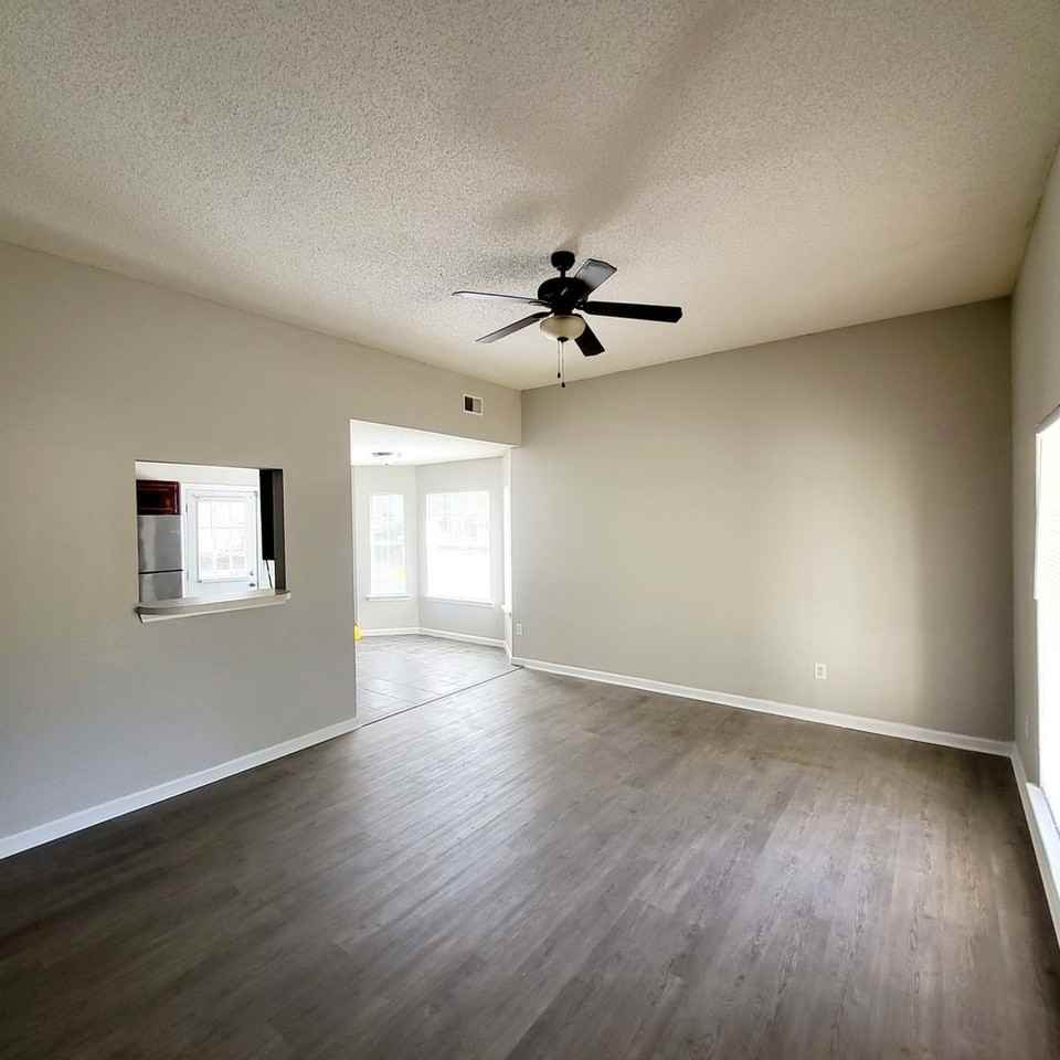 511 Caddis Creek Rd - Photo 3 of 39