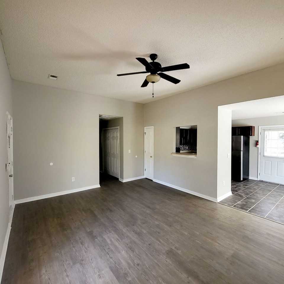 511 Caddis Creek Rd - Photo 4 of 39