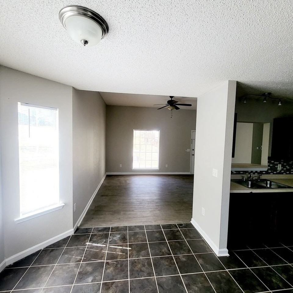 511 Caddis Creek Rd - Photo 6 of 39