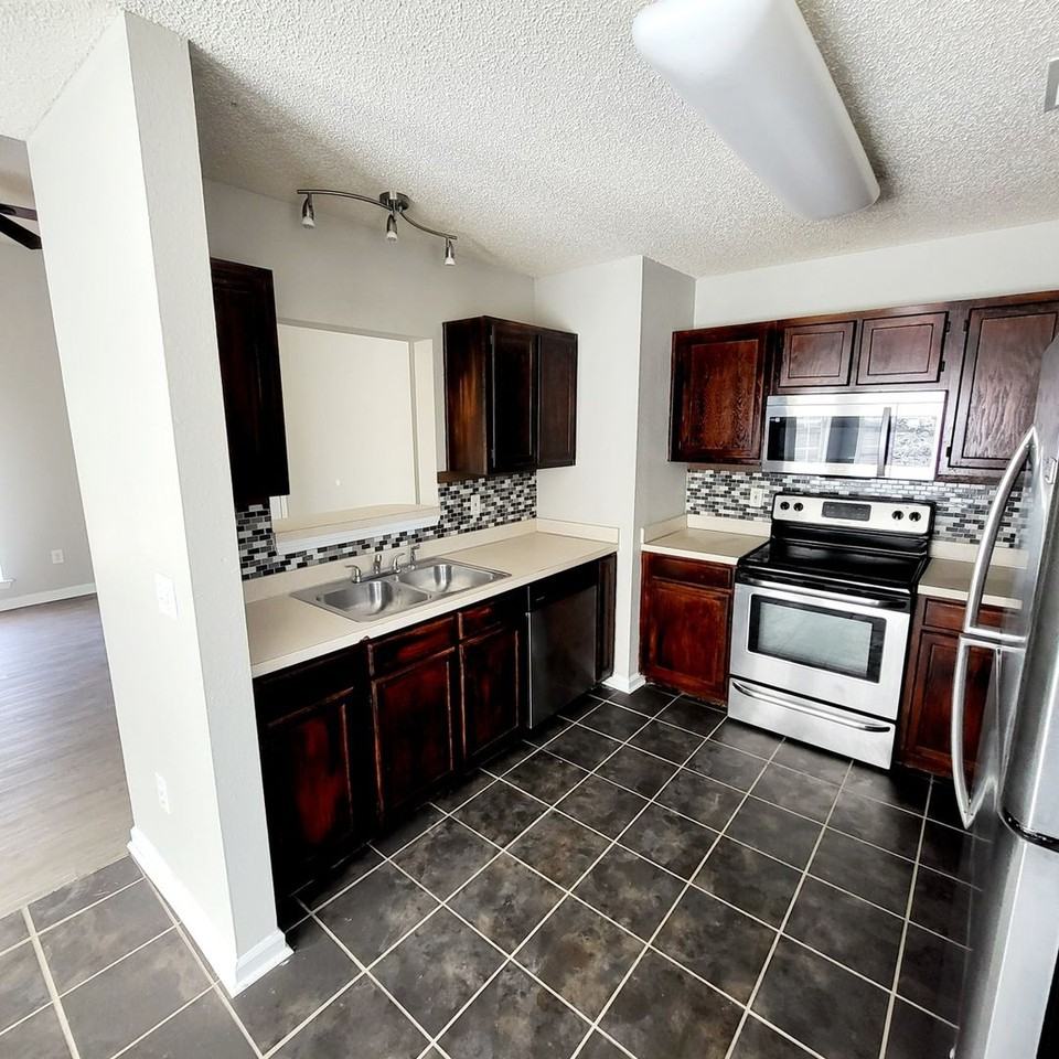 511 Caddis Creek Rd - Photo 7 of 39