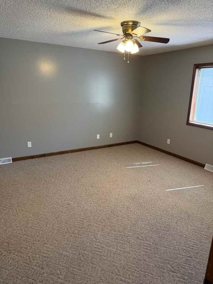 343 Bellerive Rd - Photo 4 of 6