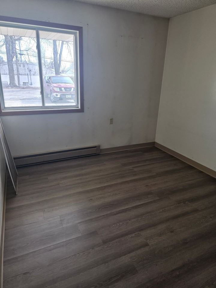 1409 Belle Plaine - Photo 2 of 17