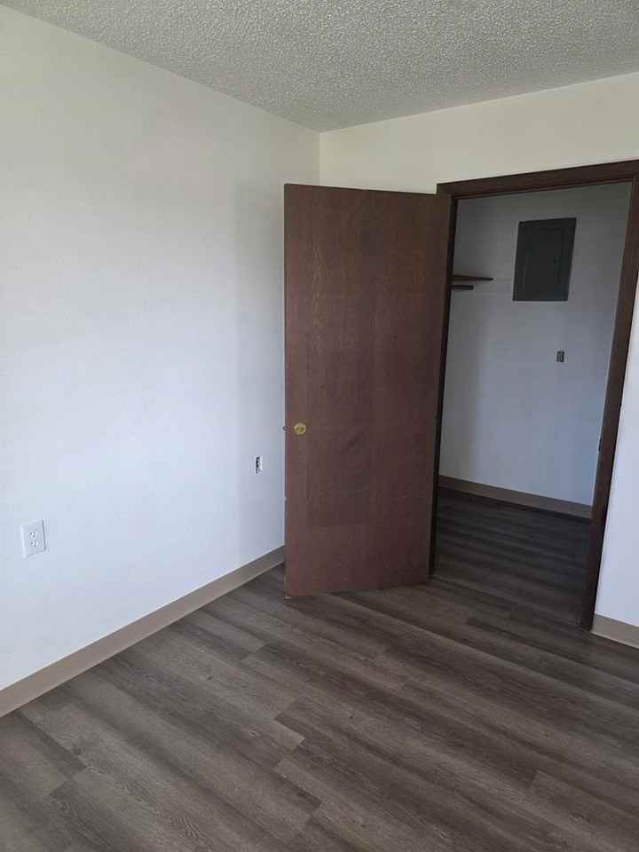 1409 Belle Plaine - Photo 7 of 17