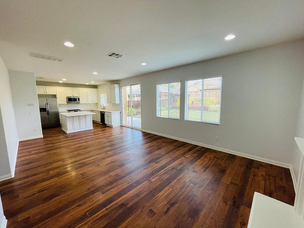 42864 Beamer Ct - Photo 4 of 20