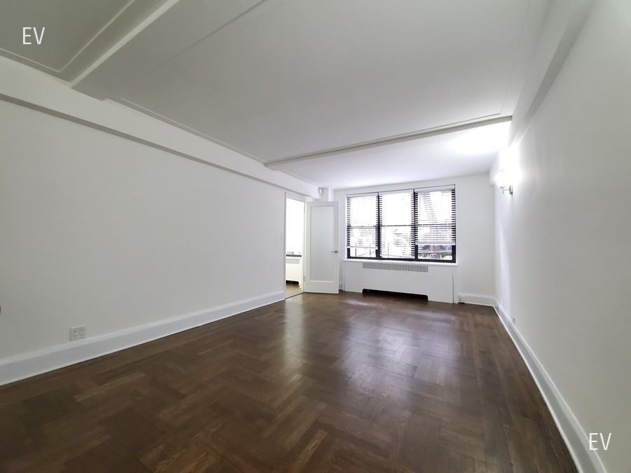 137 E 38th St #1B - Photo 3 of 5