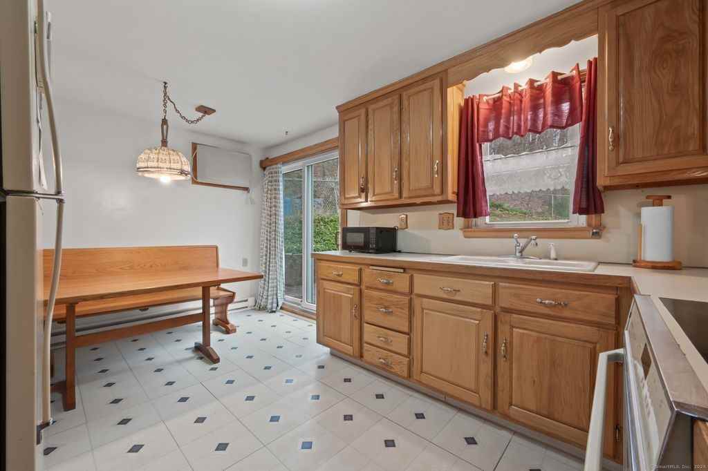 62 Briarwood Rd #2 - Photo 3 of 9