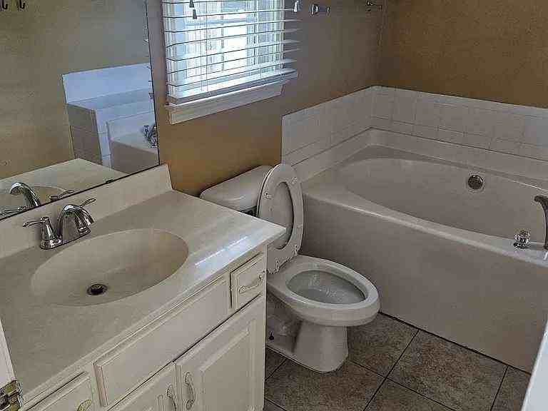 5214 Kingsberry St - Photo 6 of 24