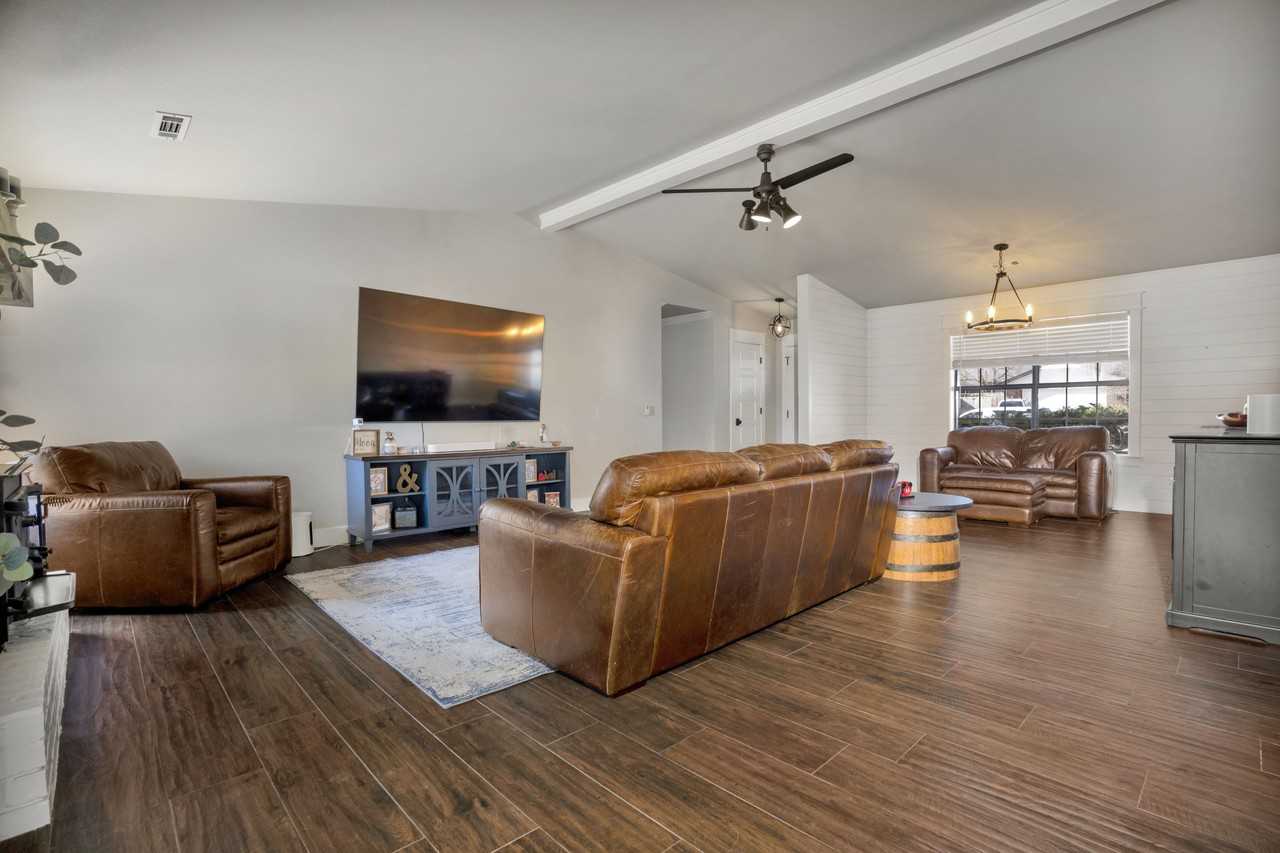 1703 Willard St - Photo 3 of 21