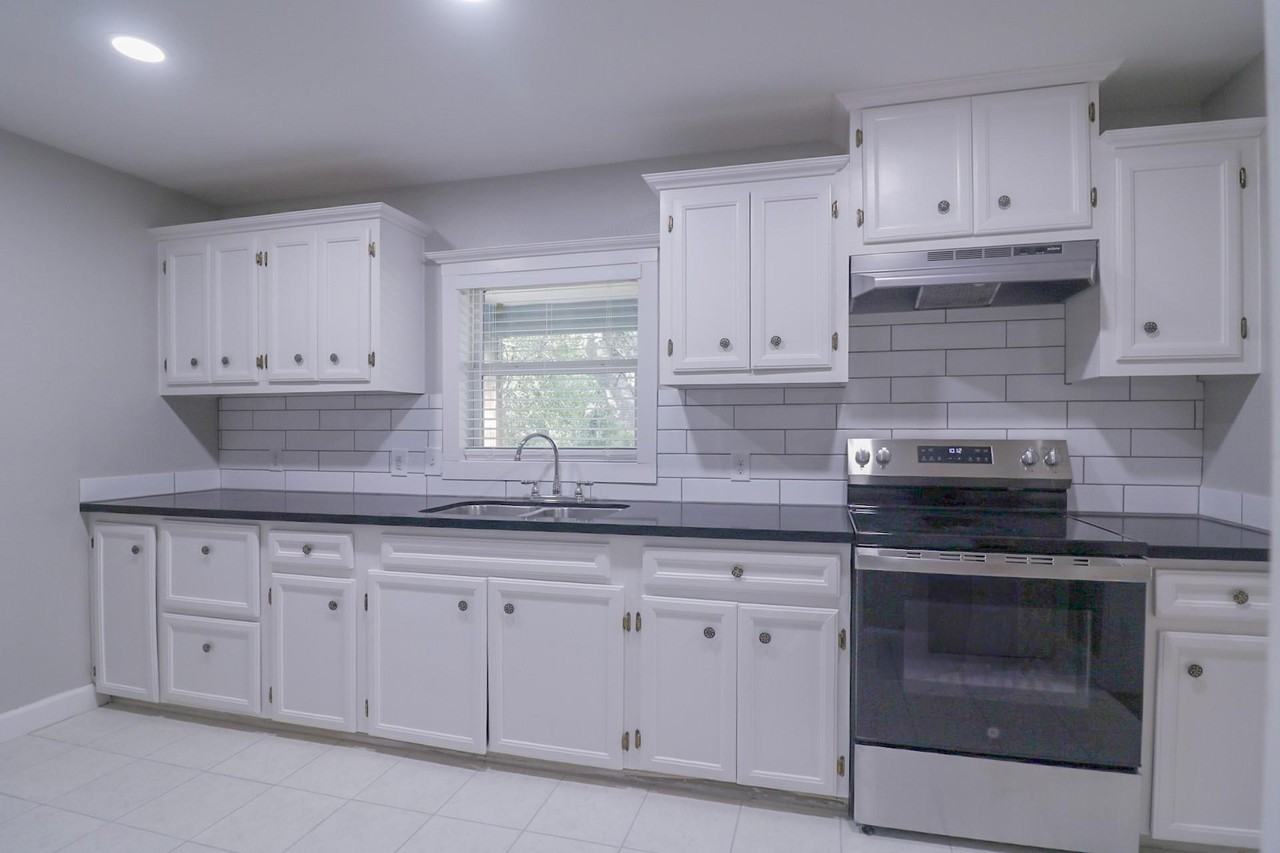 6150 Ridgeway Dr - Photo 7 of 20