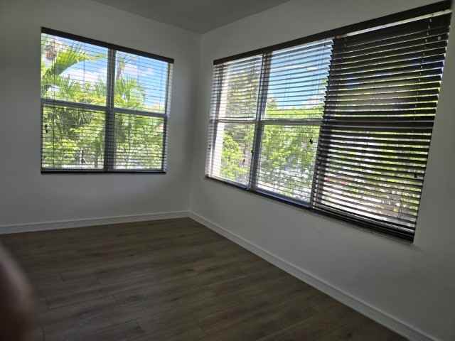 1000 Sw 12th Ct #3 - Photo 3 of 11