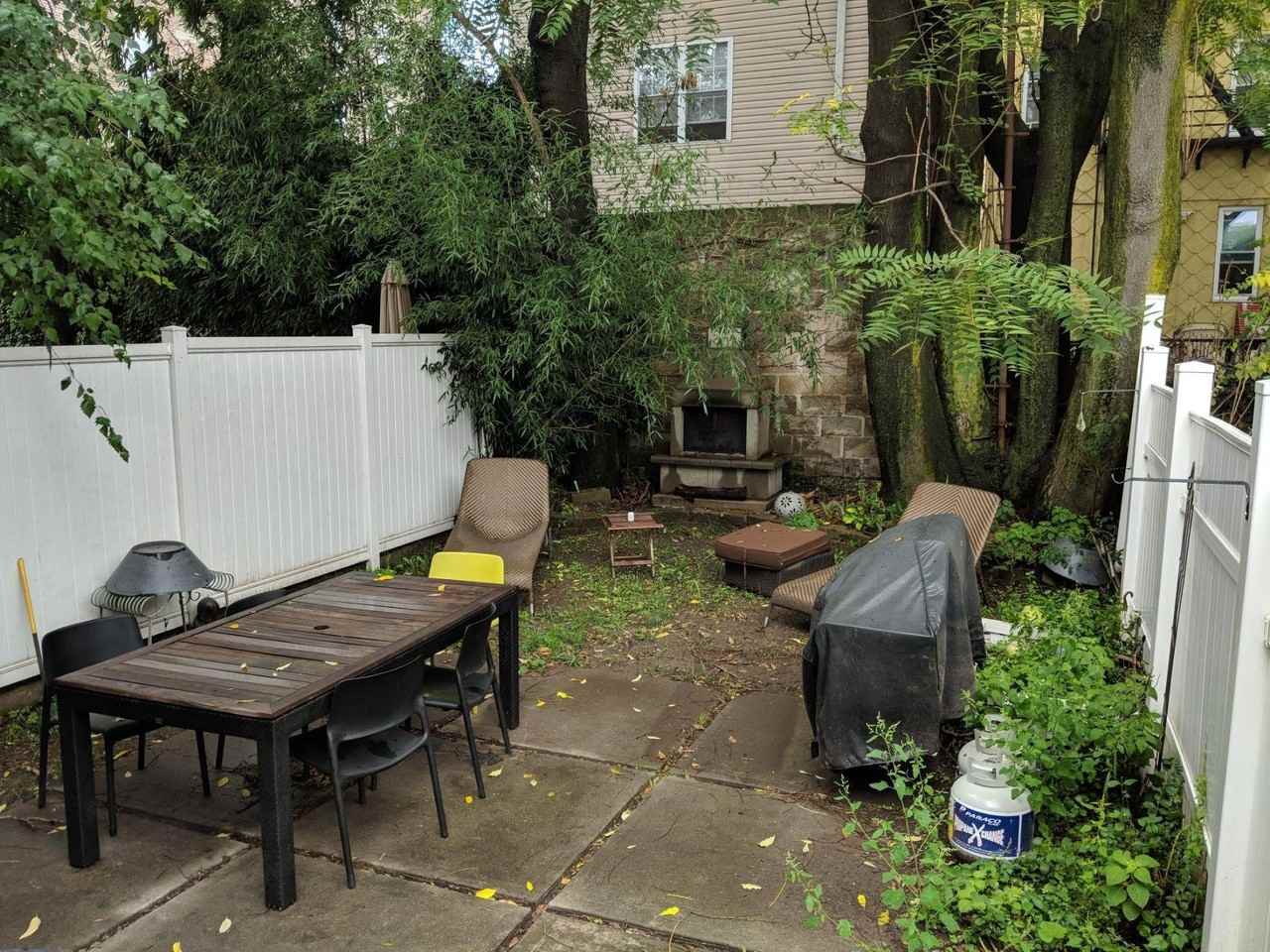 712 6th St - Photo 4 of 6