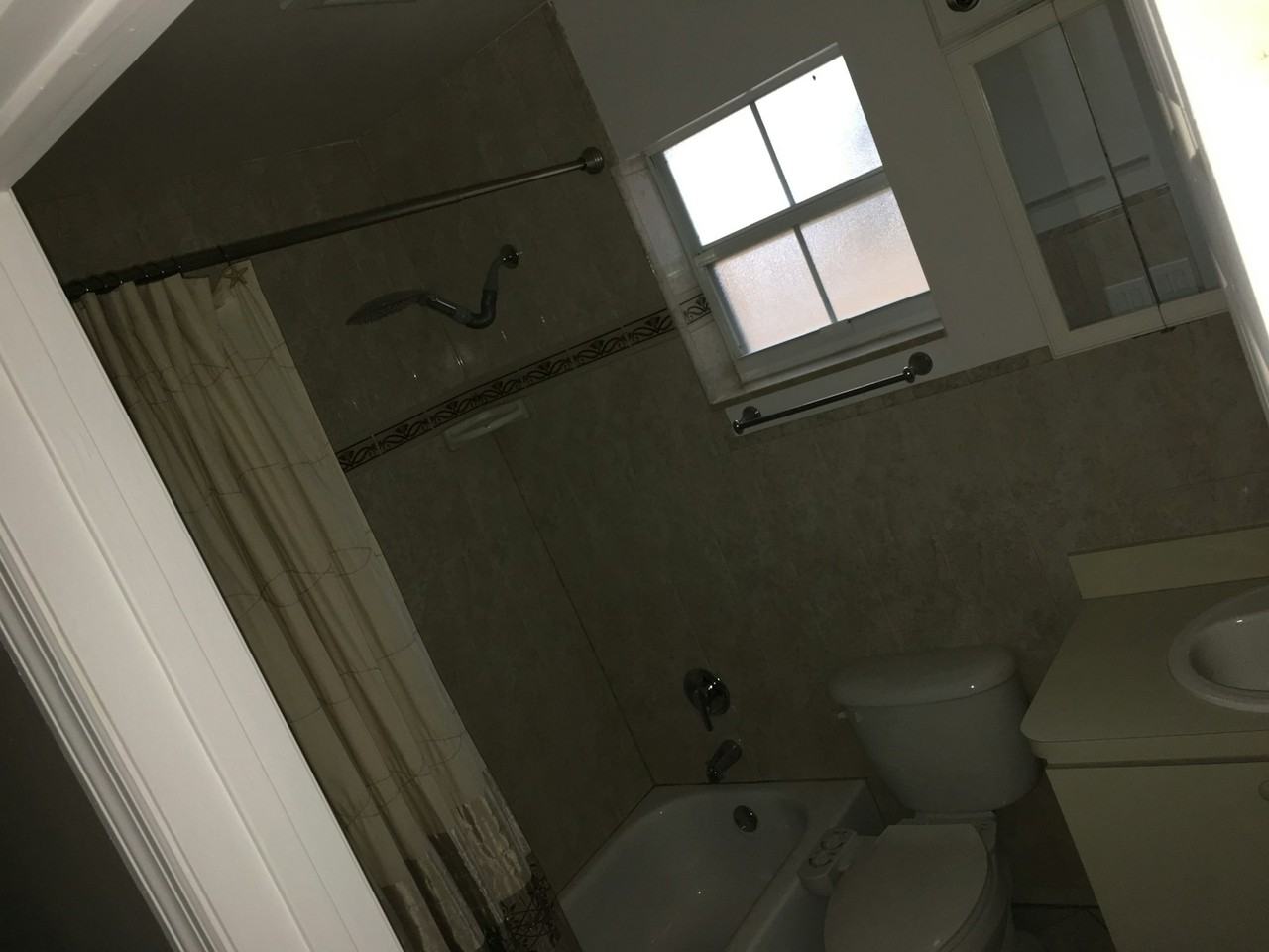 237 Southwest 9th Street - Photo 5 of 15